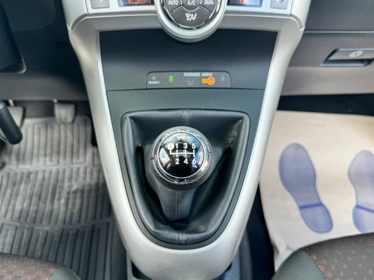 Toyota Verso 2011 — Миниатюра 10