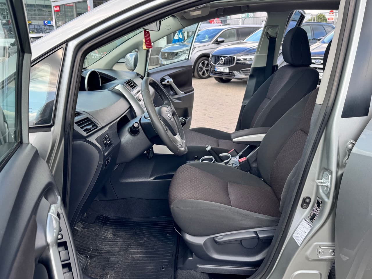 Toyota Verso 2011 — Миниатюра 5