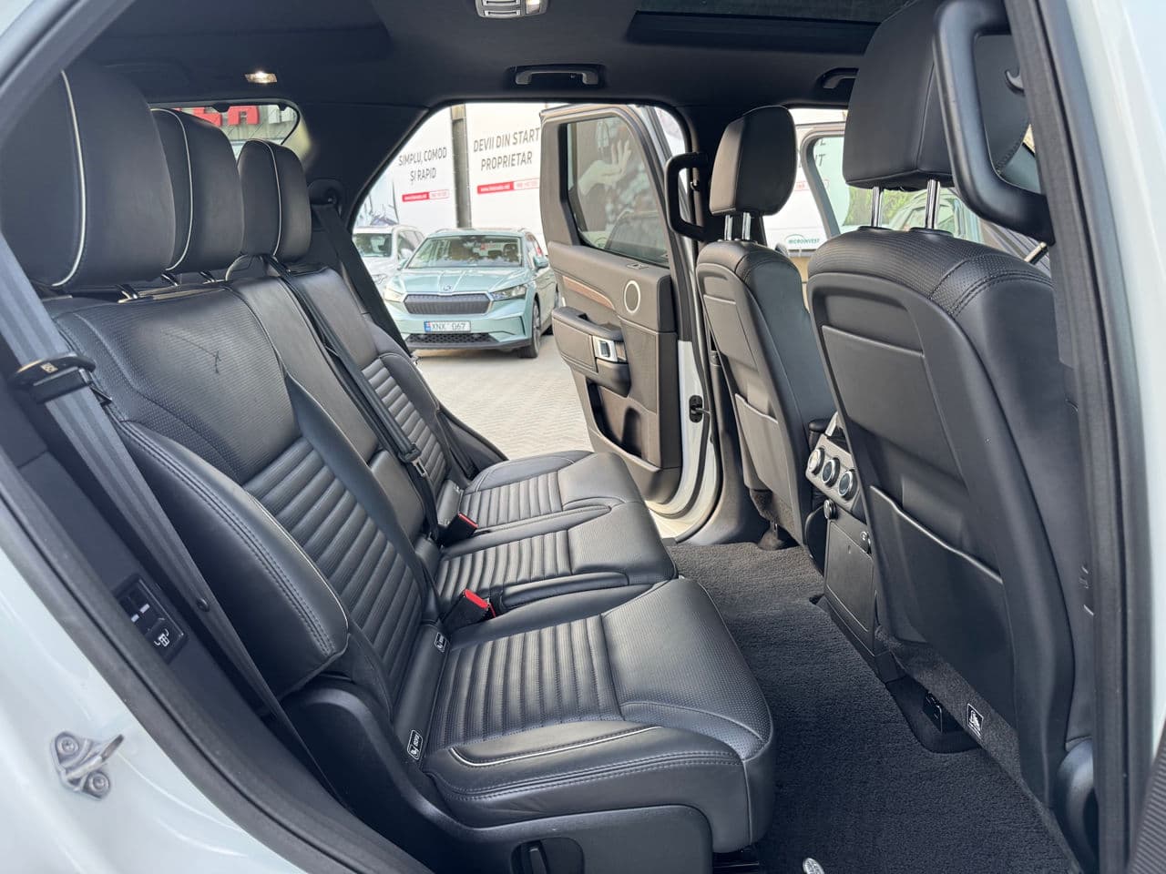 Land Rover Discovery 2017 — Миниатюра 16