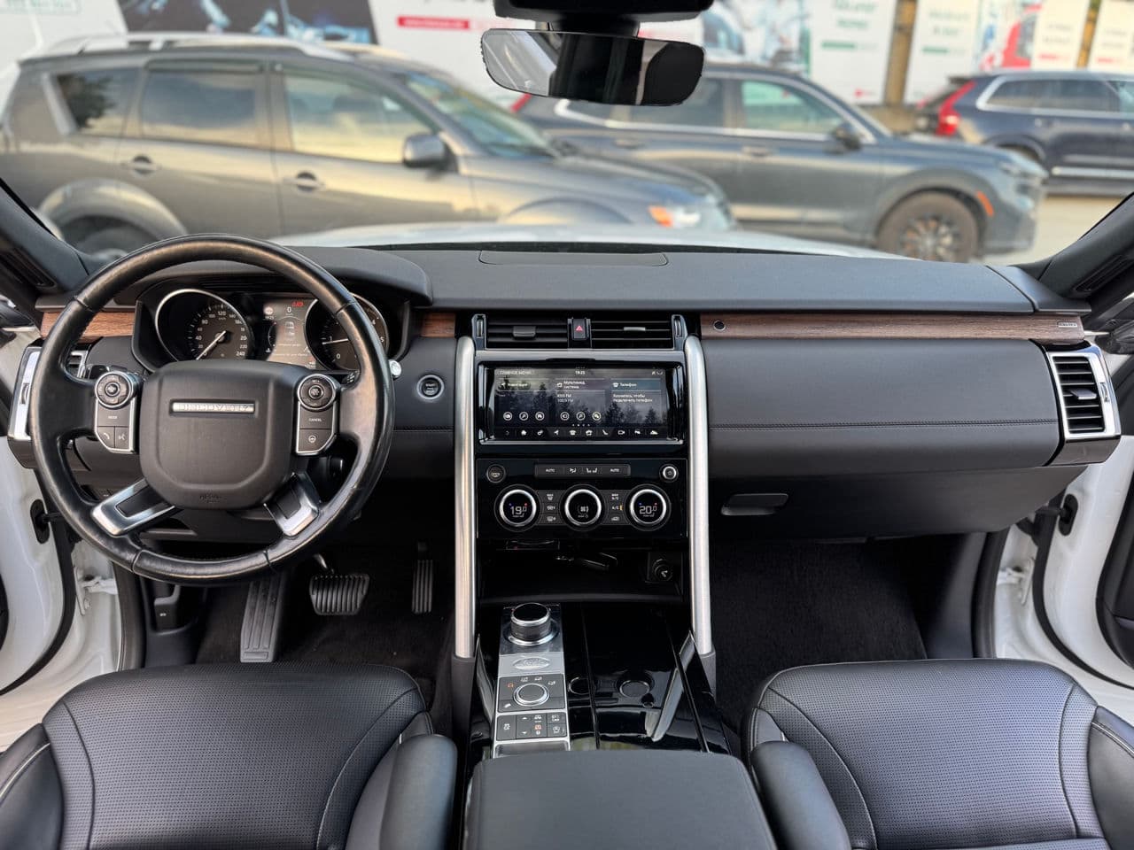 Land Rover Discovery 2017 — Миниатюра 6
