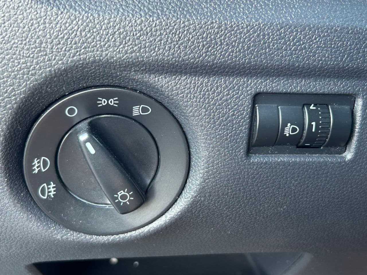 Skoda Fabia 2011 — Миниатюра 8