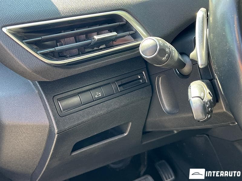 Peugeot 3008 2019 — Миниатюра 10