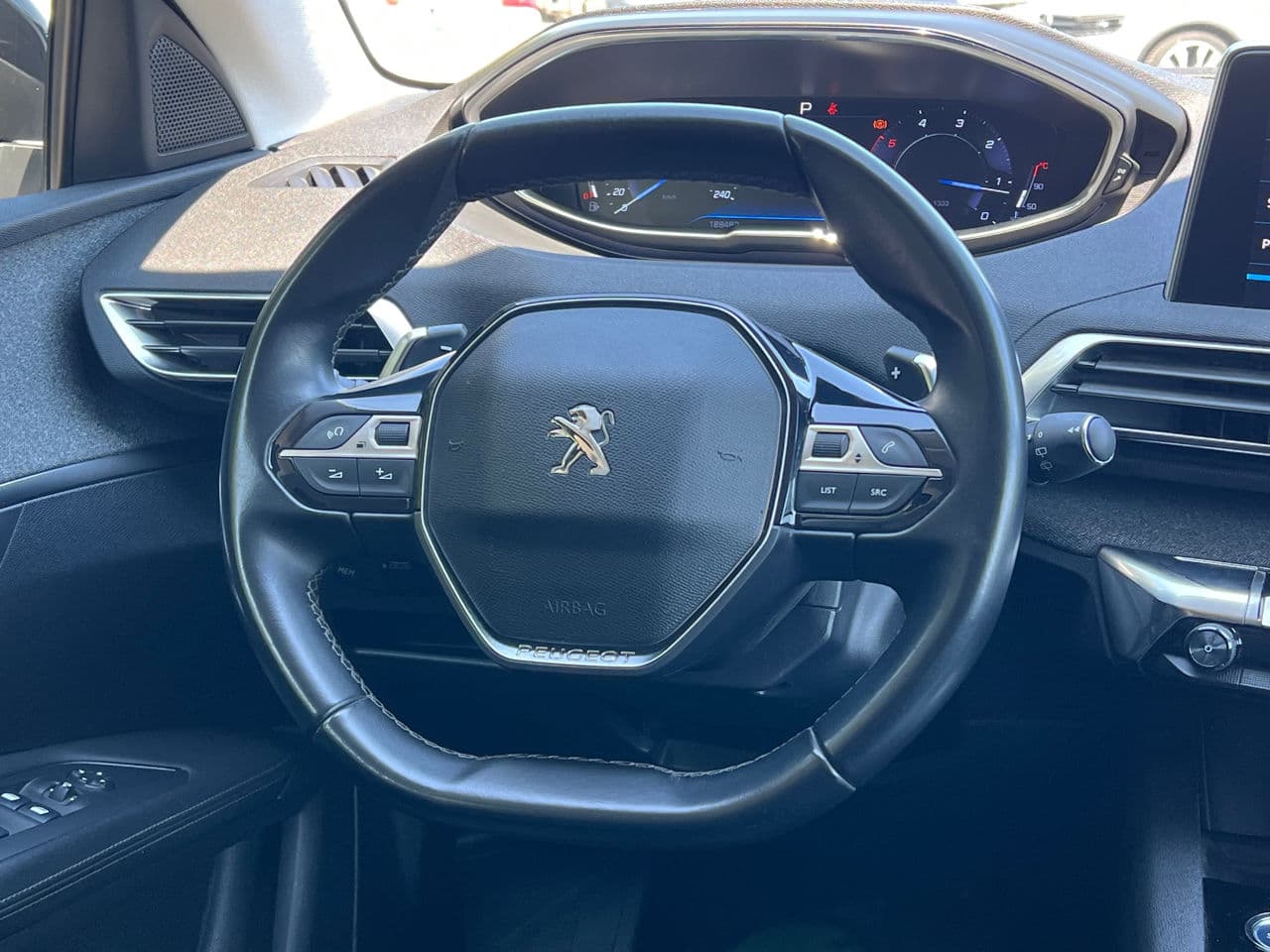 Peugeot 3008 2019 — Миниатюра 12