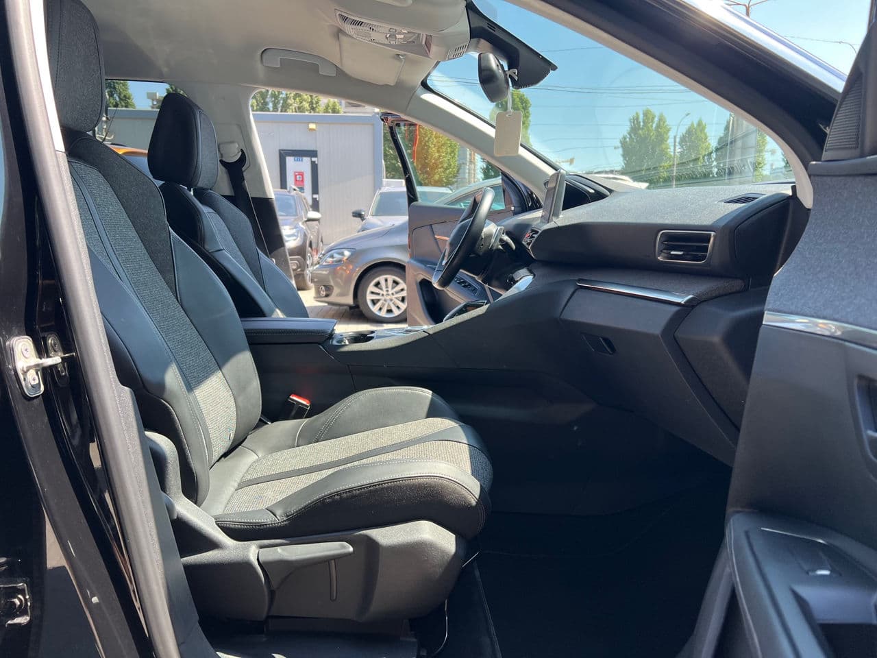 Peugeot 3008 2019 — Миниатюра 19