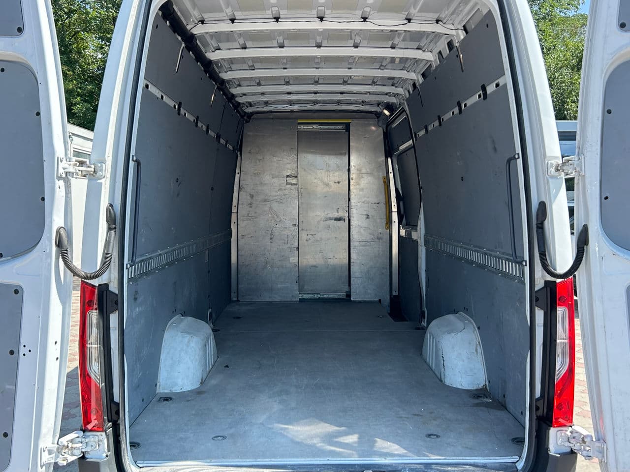 Mercedes Sprinter 2019 — Миниатюра 15