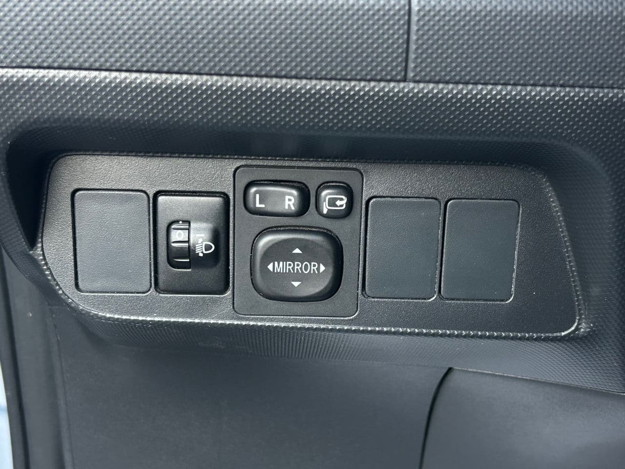 Toyota Auris 2011 — Миниатюра 8