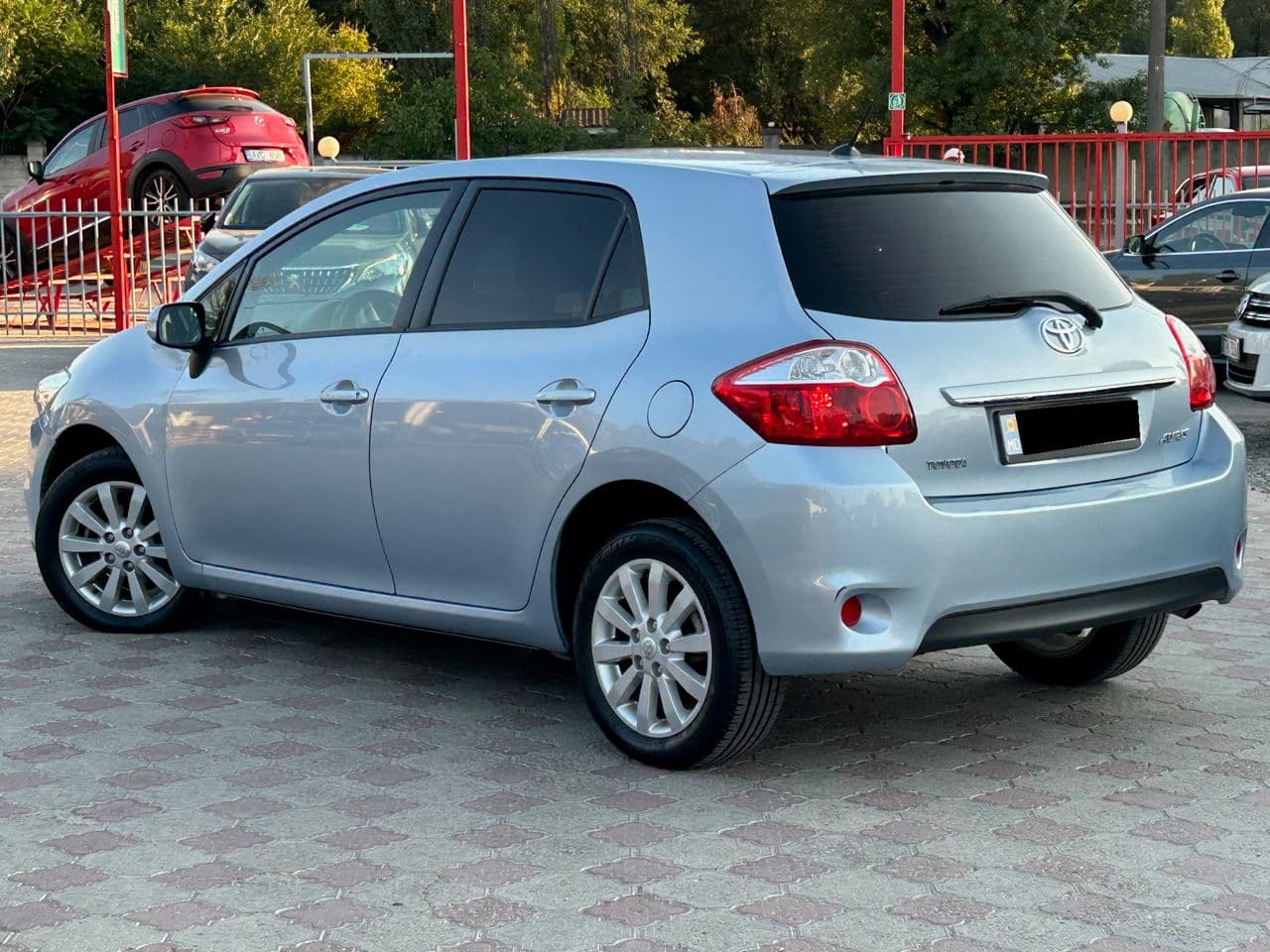 Toyota Auris 2011 — Миниатюра 3