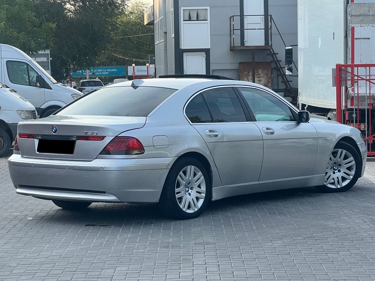 BMW 730 2004 — Миниатюра 3