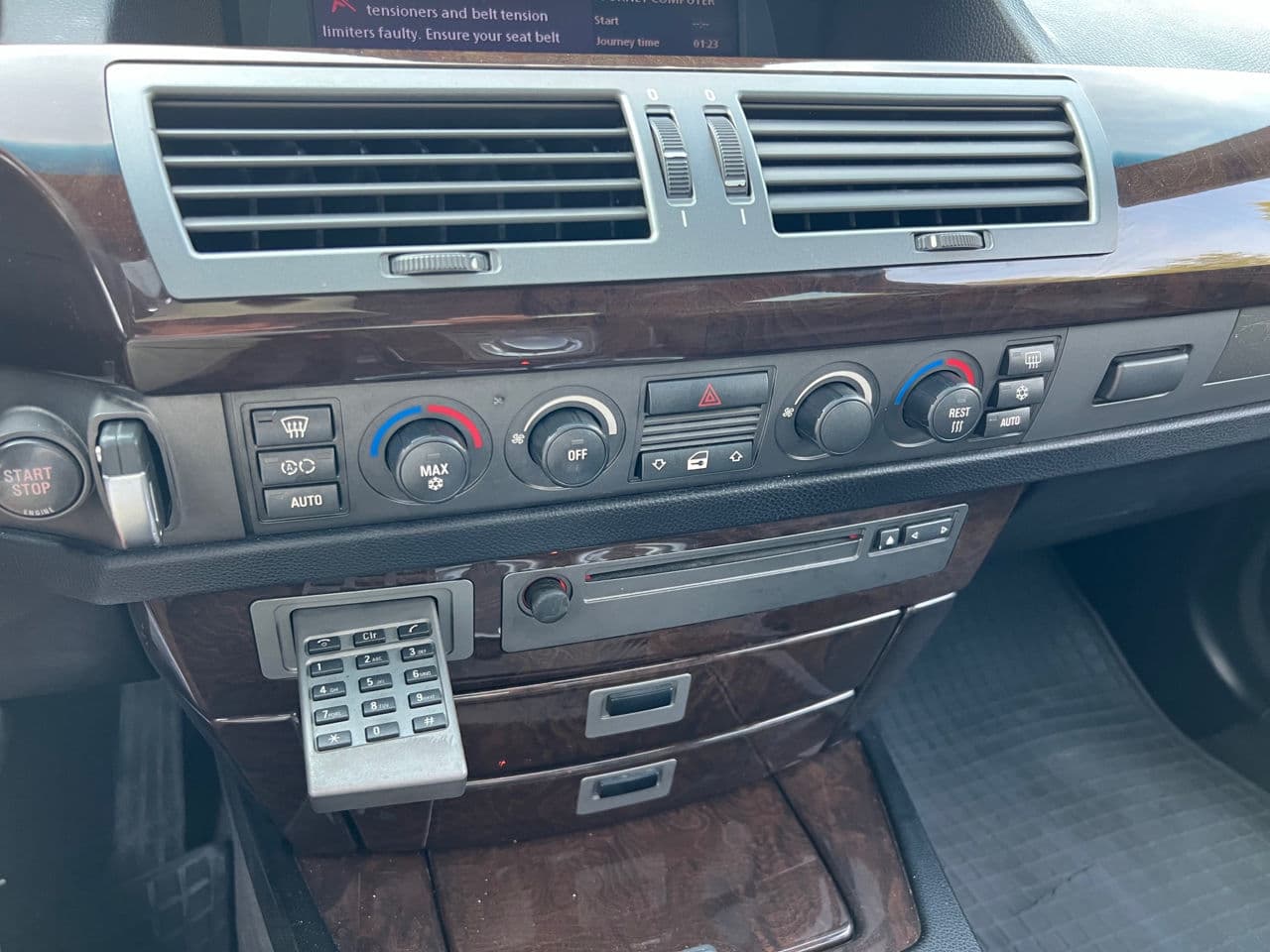 BMW 730 2004 — Миниатюра 10