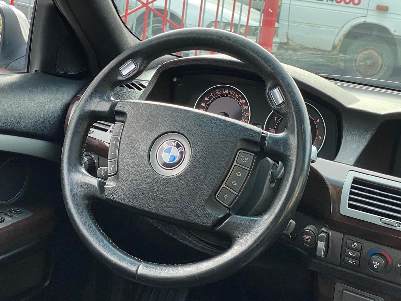 BMW 730 2004 — Миниатюра 8