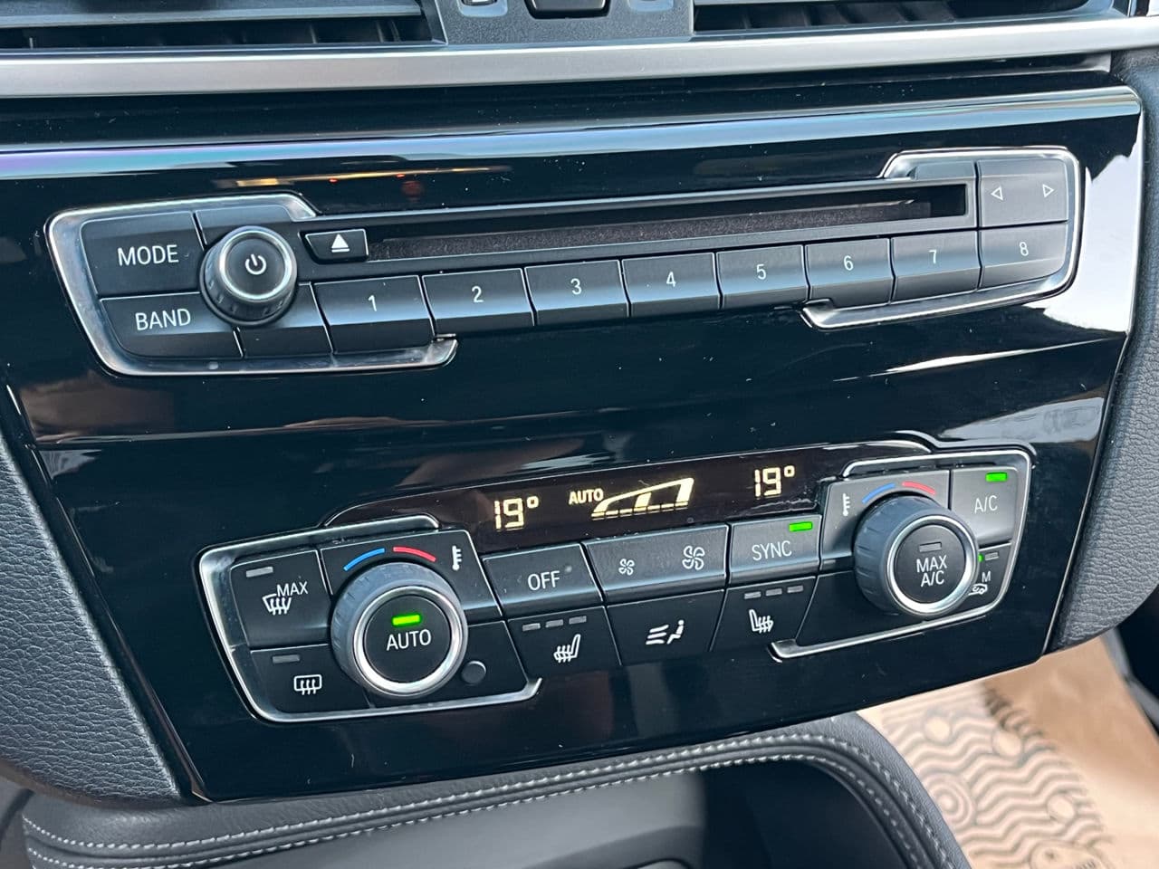 BMW X1 2.8i 2018 — Миниатюра 13