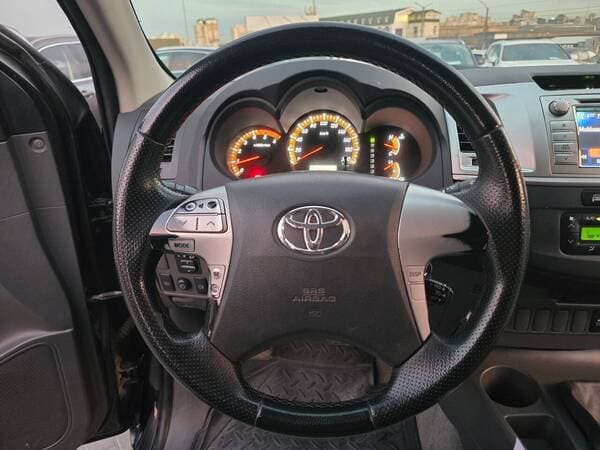 2013 Toyota Hilux — Miniatură 8