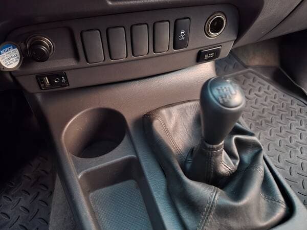2013 Toyota Hilux — Miniatură 13
