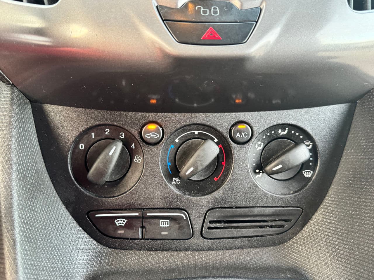 Ford Tourneo Connect 2014 — Миниатюра 9
