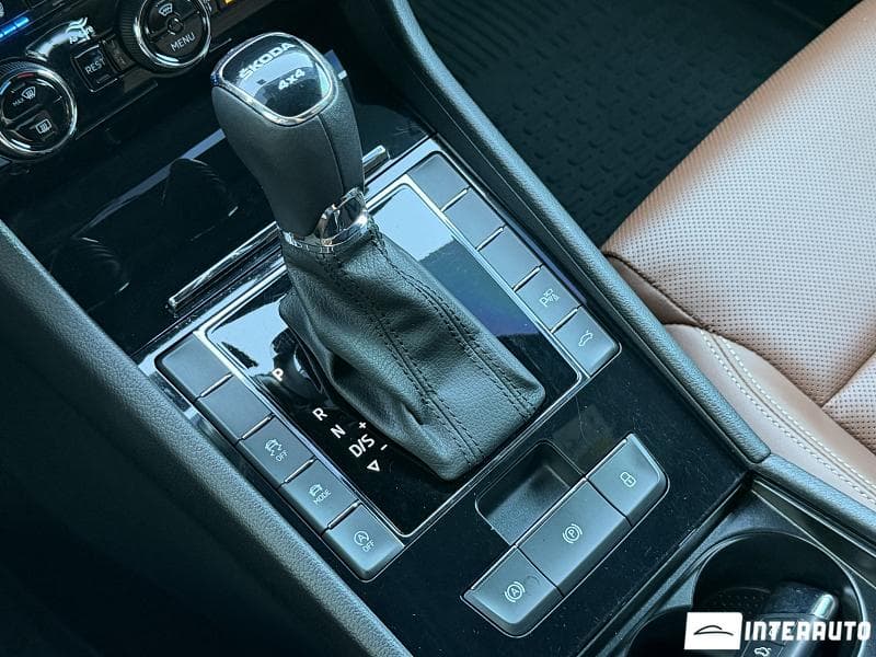 2022 Skoda Superb — Miniatură 16