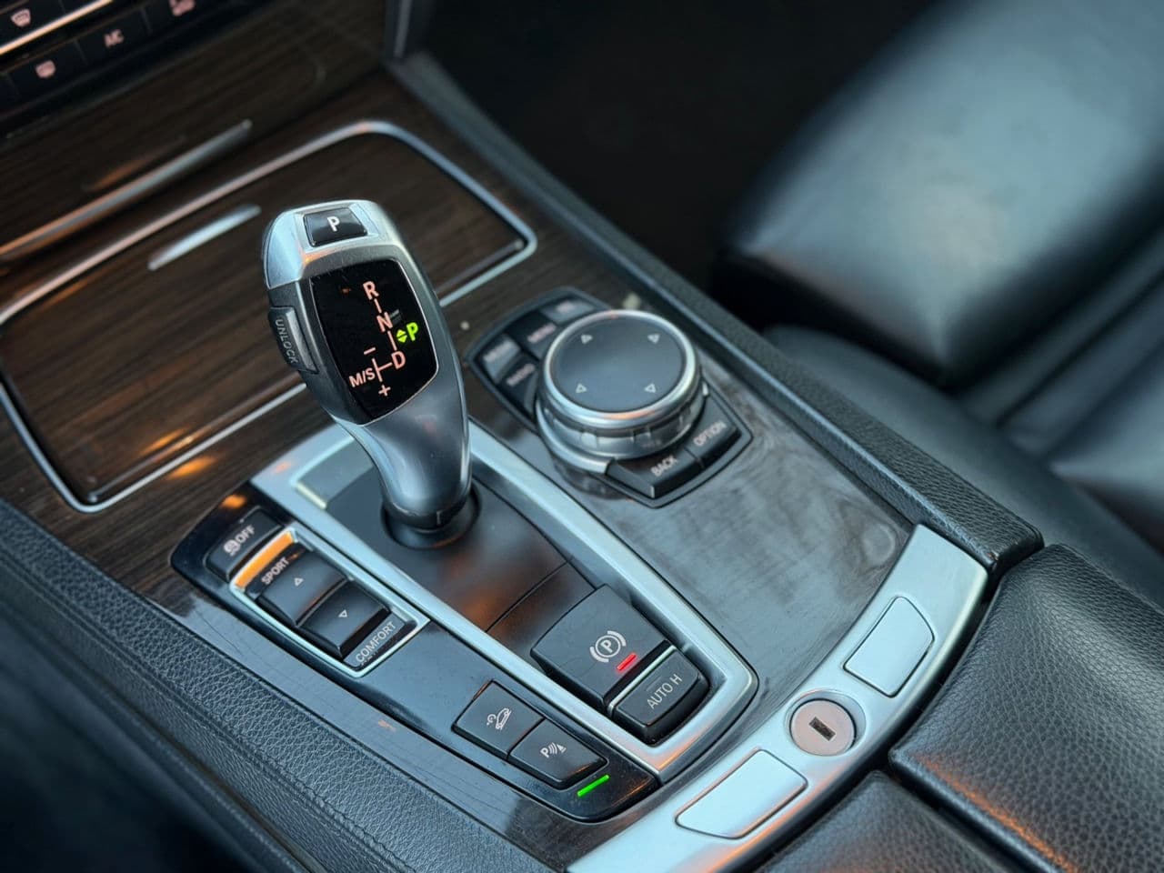 BMW 740 2014 — Миниатюра 14