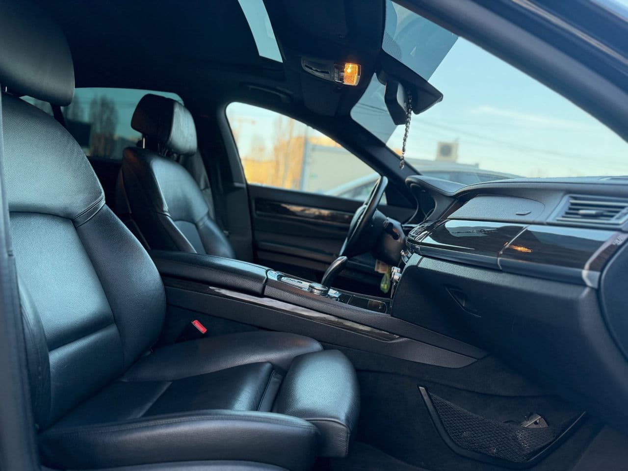 BMW 740 2014 — Миниатюра 15