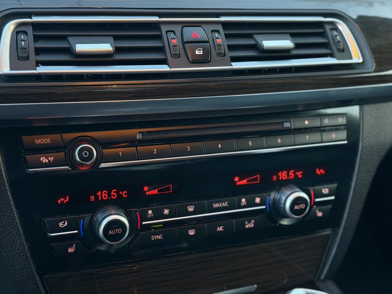 BMW 740 2014 — Миниатюра 13
