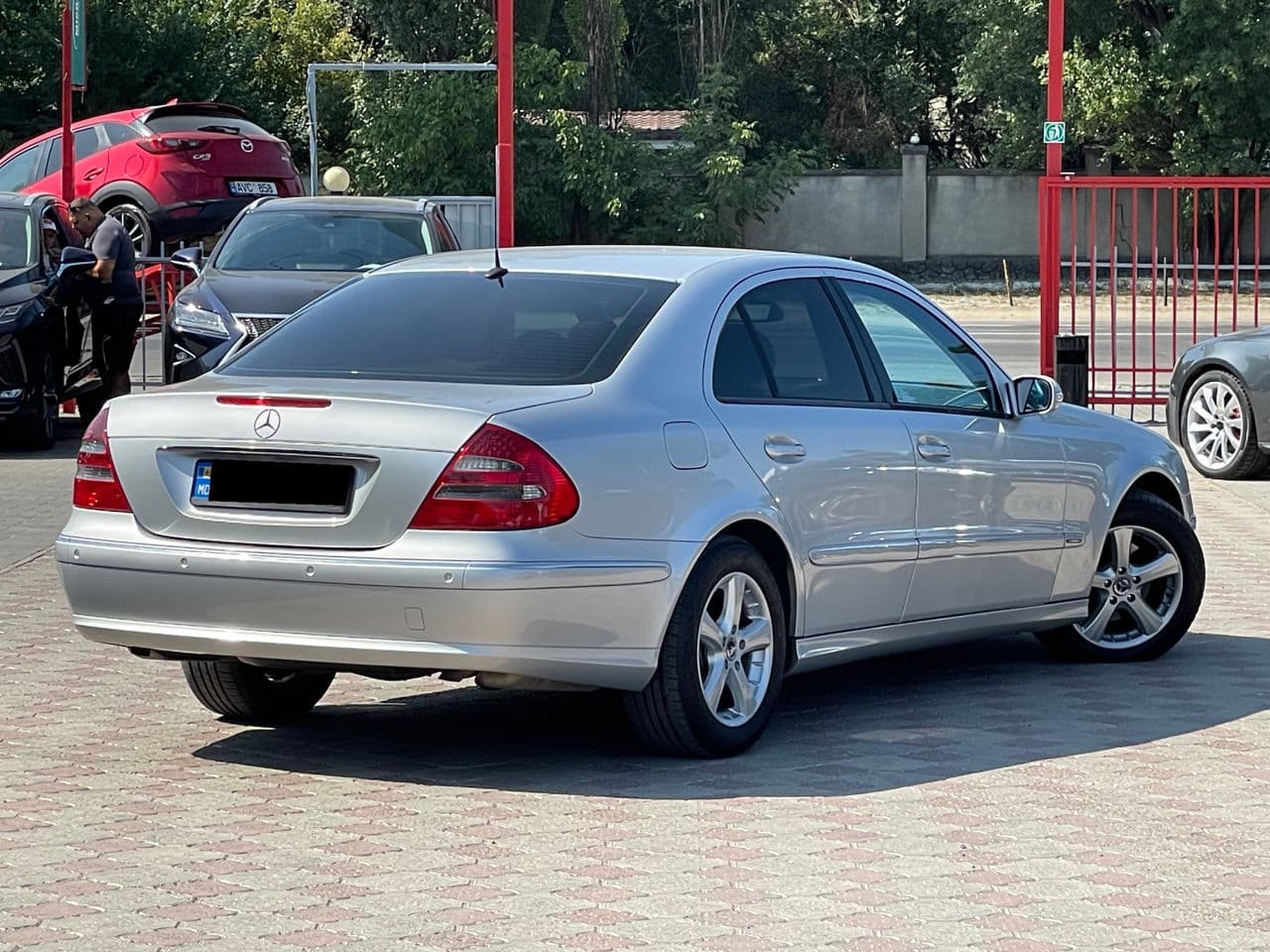 Mercedes E 270 2004 — Миниатюра 2