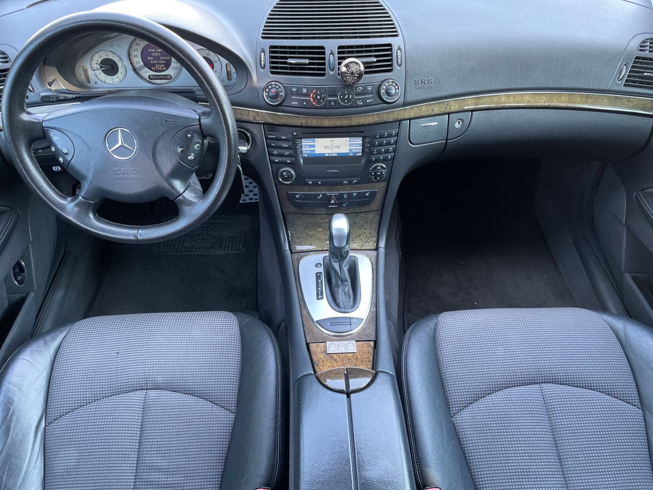 Mercedes E 270 2004 — Миниатюра 7