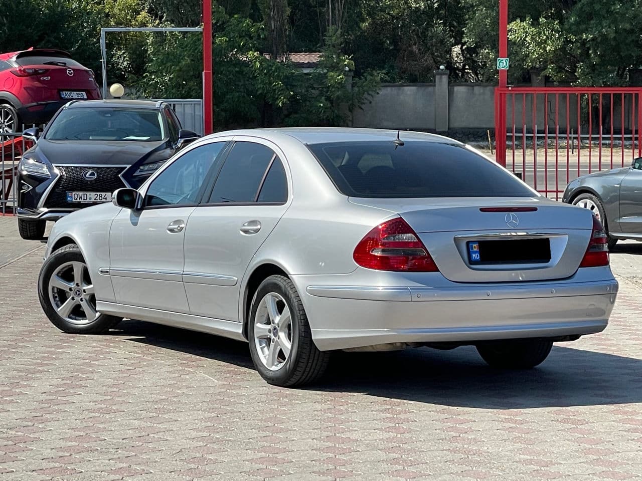 Mercedes E 270 2004 — Миниатюра 3