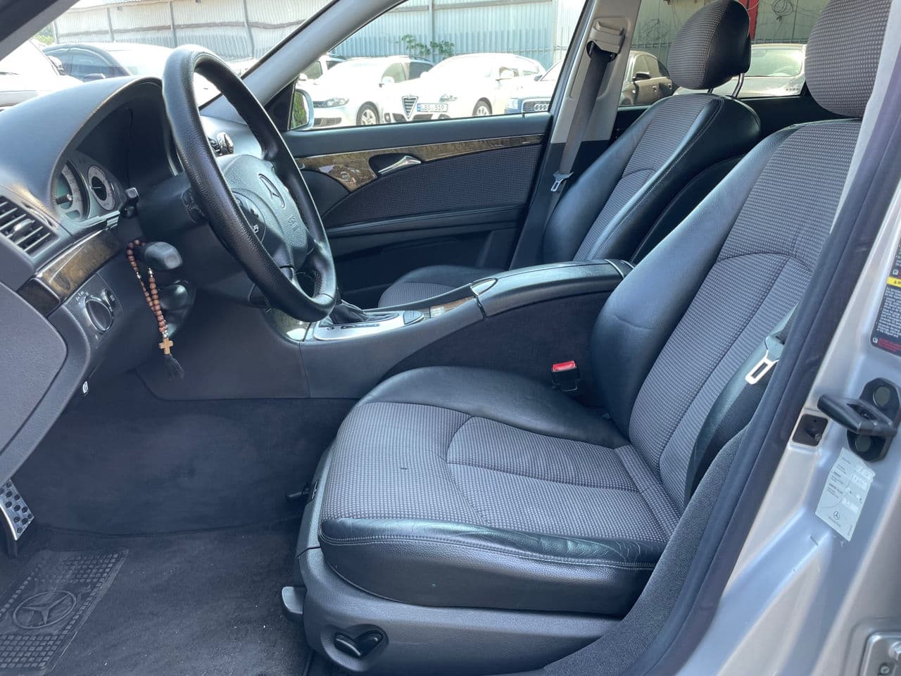 Mercedes E 270 2004 — Миниатюра 5