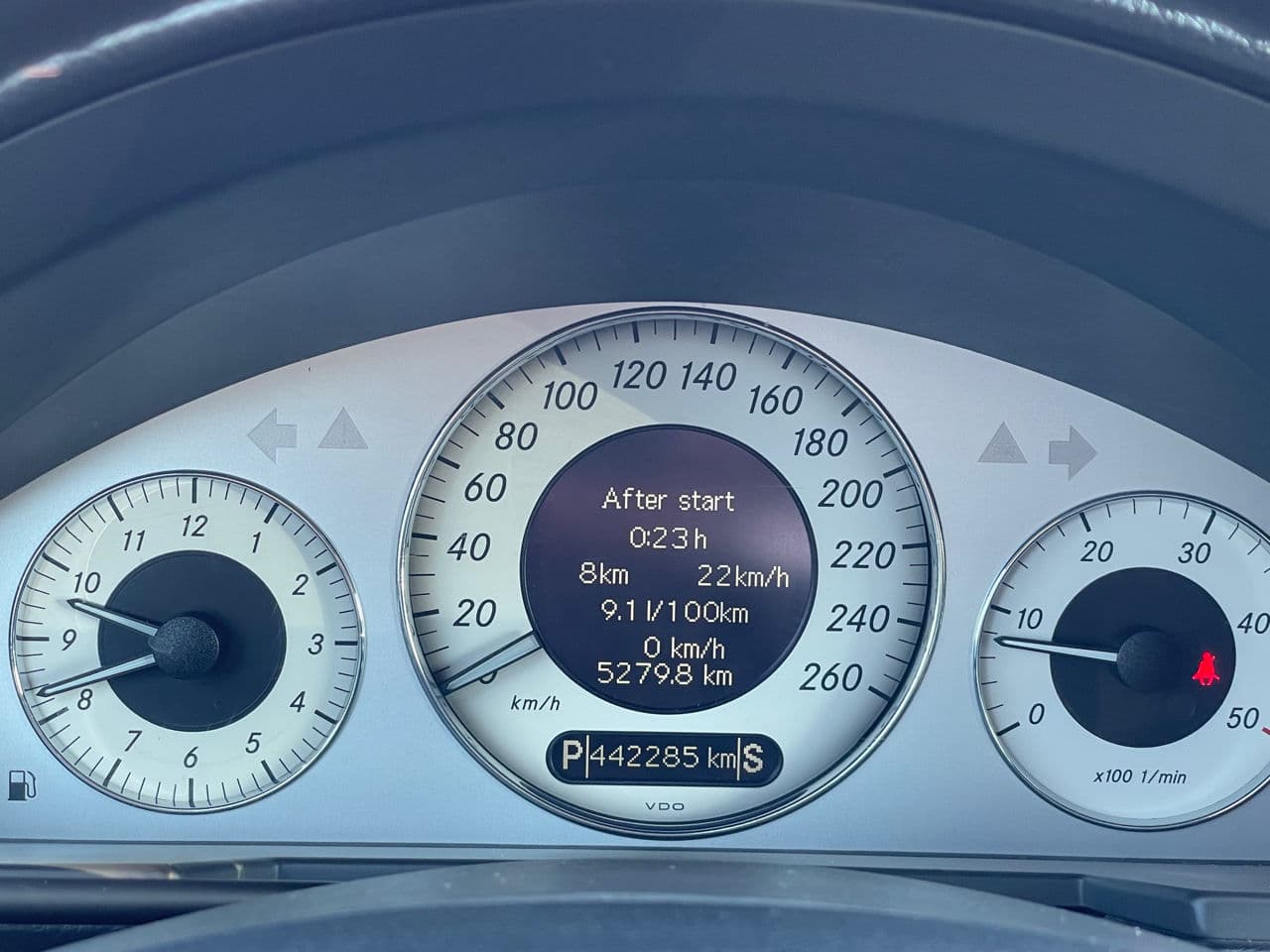 Mercedes E 270 2004 — Миниатюра 11