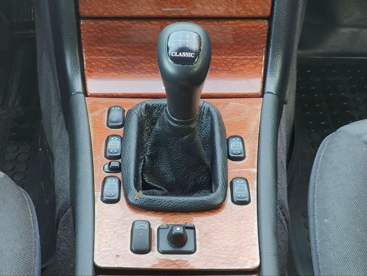 Mercedes E 200 1997 — Миниатюра 14