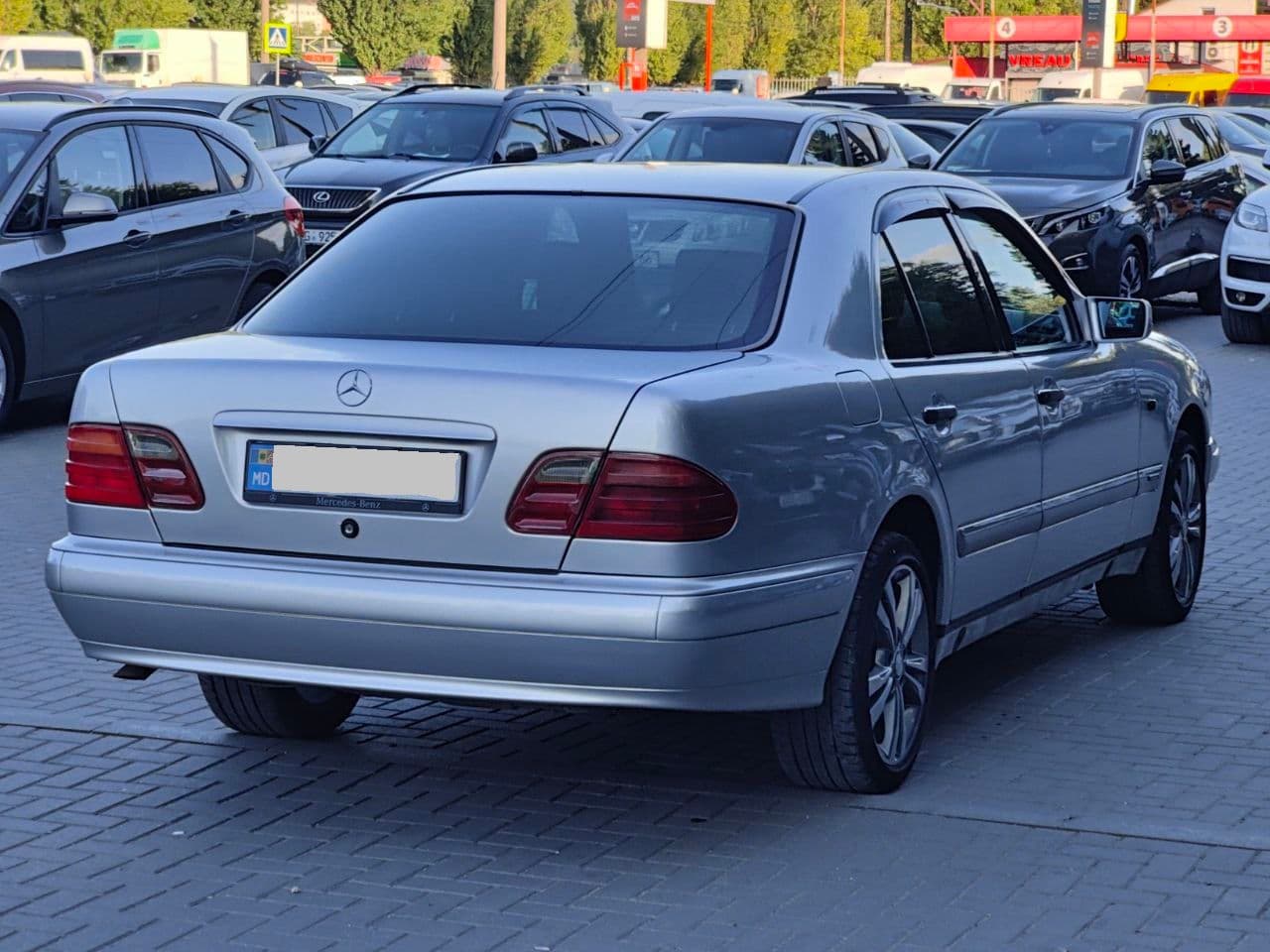 Mercedes E 200 1997 — Миниатюра 4