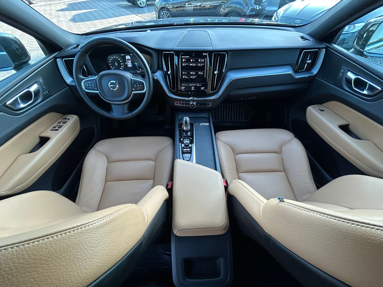 Volvo XC 60 2018 — Миниатюра 9