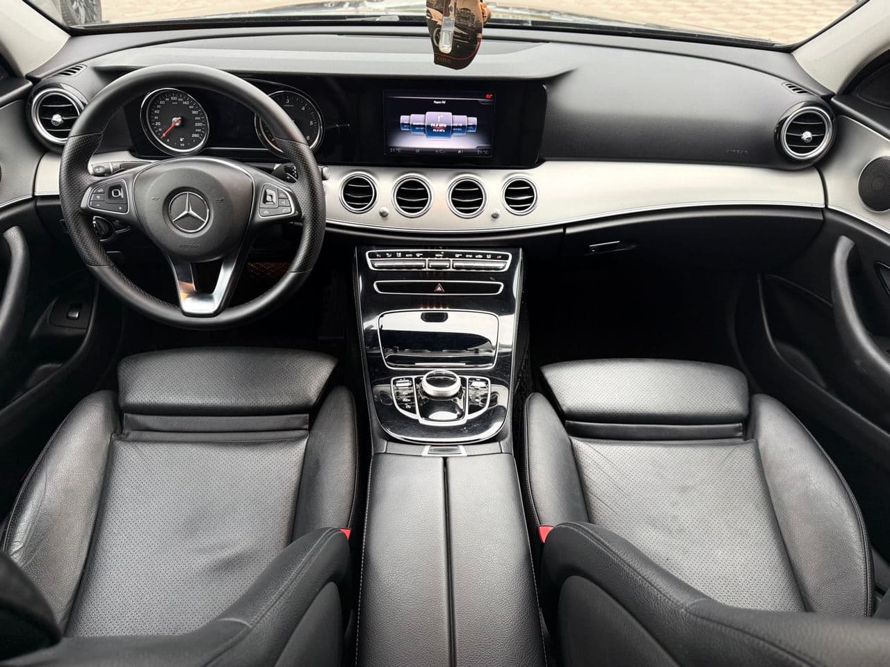 Mercedes E 220 2018 — Миниатюра 14