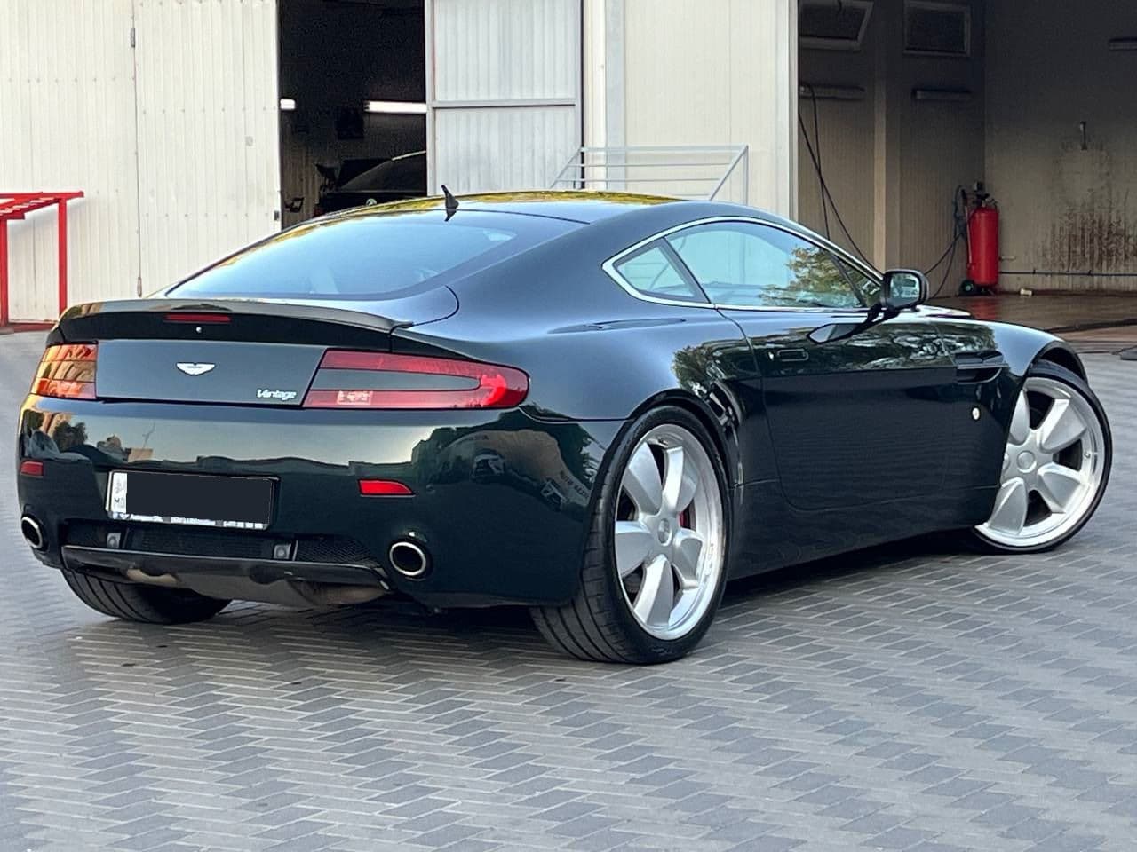 Aston Martin V8 Vantage 2006 — Миниатюра 4