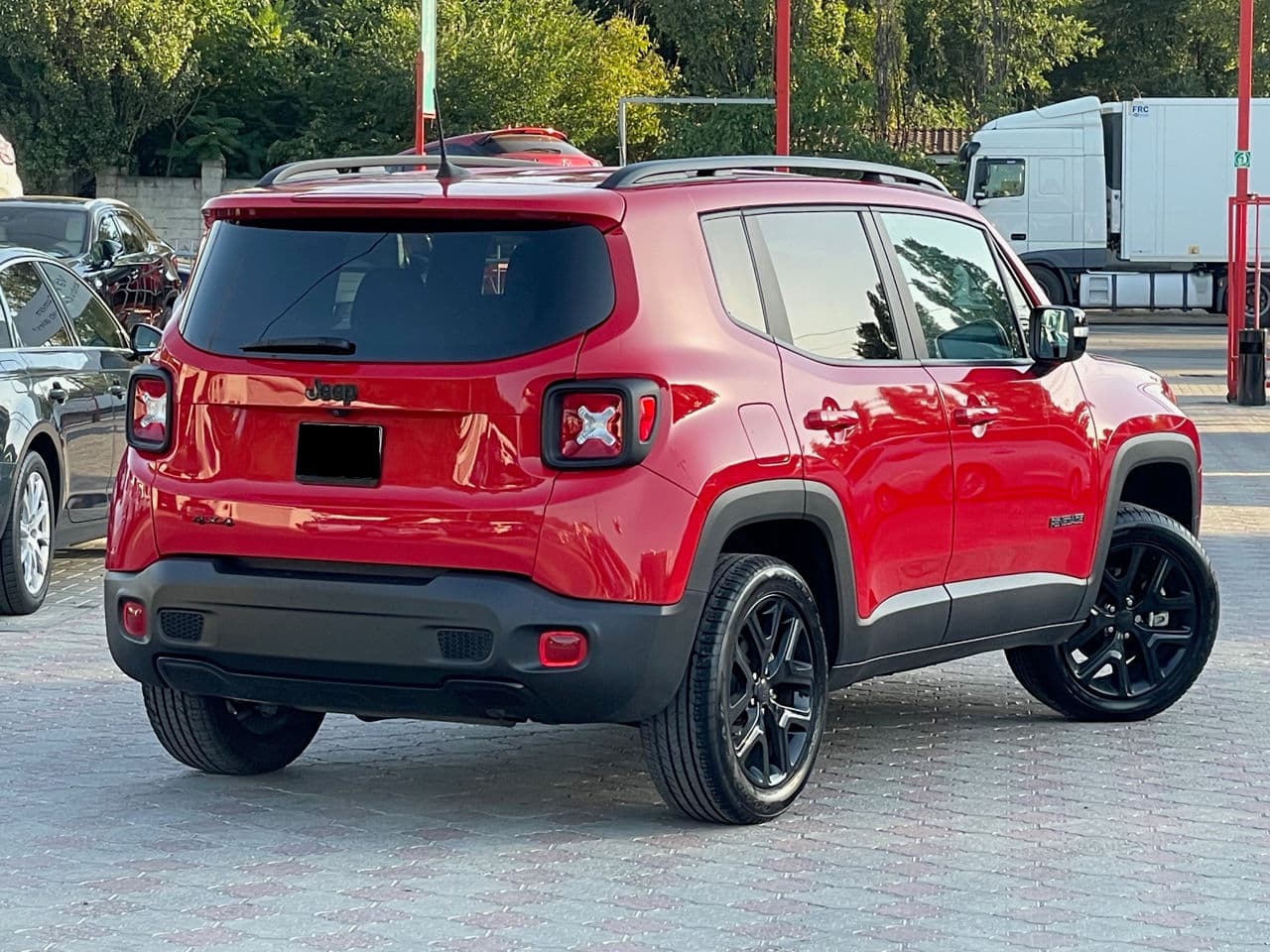 2023 Jeep Renegade — Miniatură 4