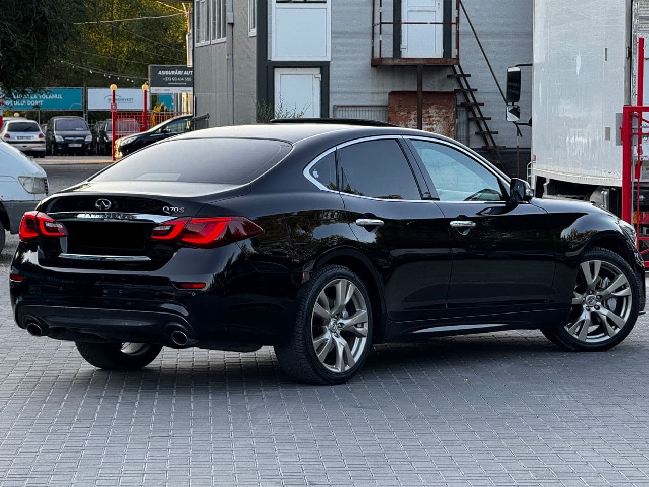 Infiniti Q70 2015 — Миниатюра 2