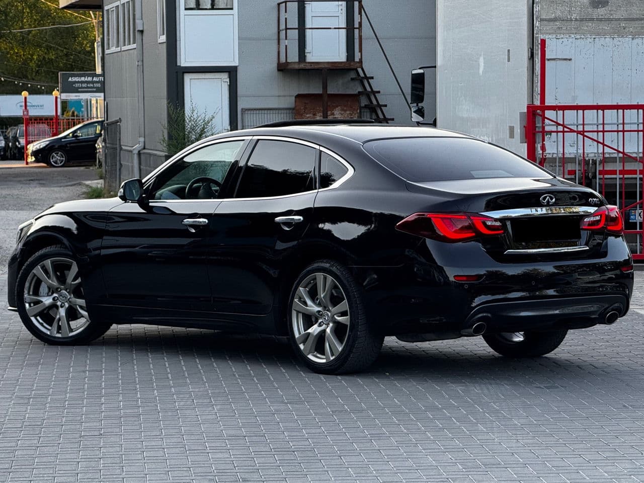 Infiniti Q70 2015 — Миниатюра 4