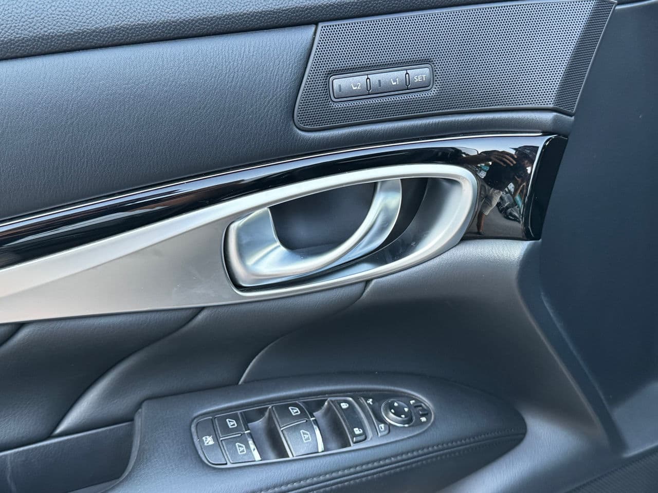 Infiniti Q70 2015 — Миниатюра 17