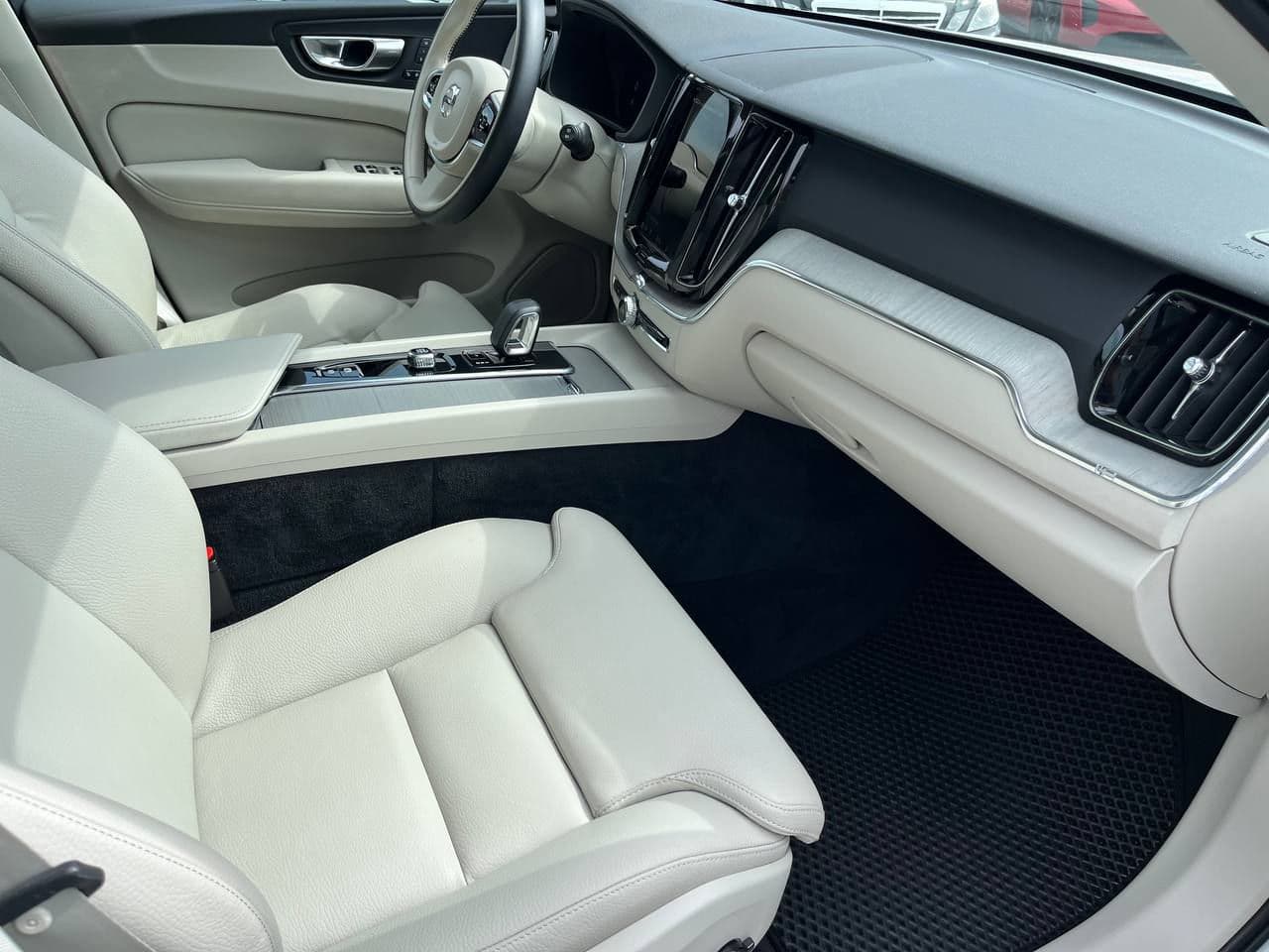 Volvo XC 60 2023 — Миниатюра 7