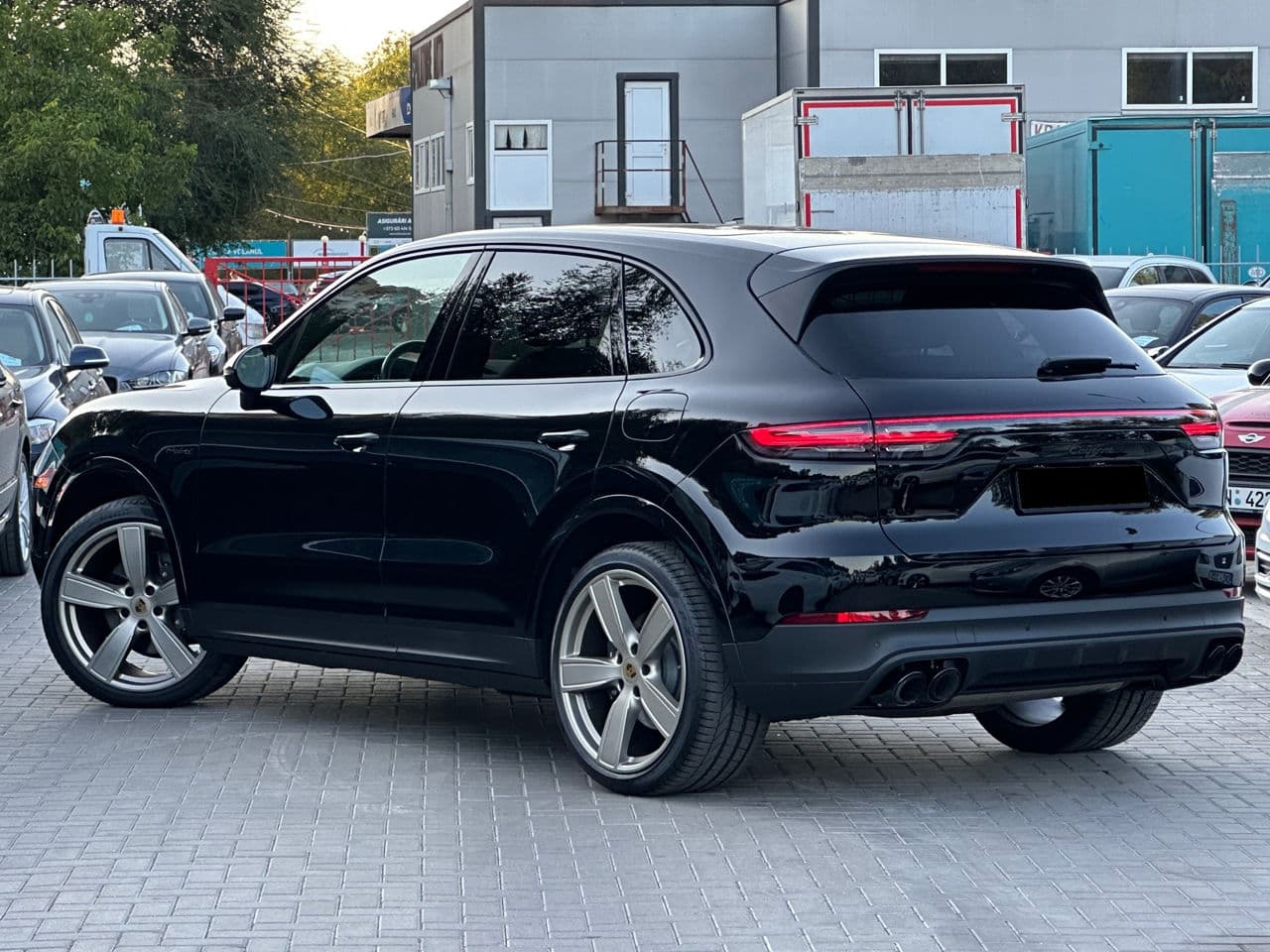 Porsche Cayenne E-Hybrid 2023 — Миниатюра 3