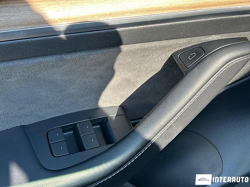 Tesla Model 3 2023 — Миниатюра 14