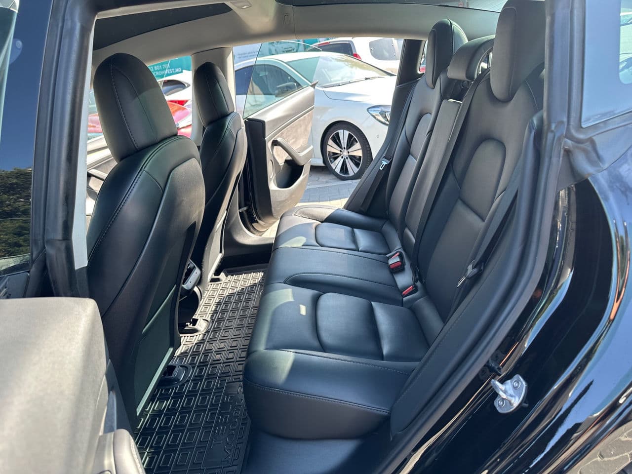 Tesla Model 3 2023 — Миниатюра 16