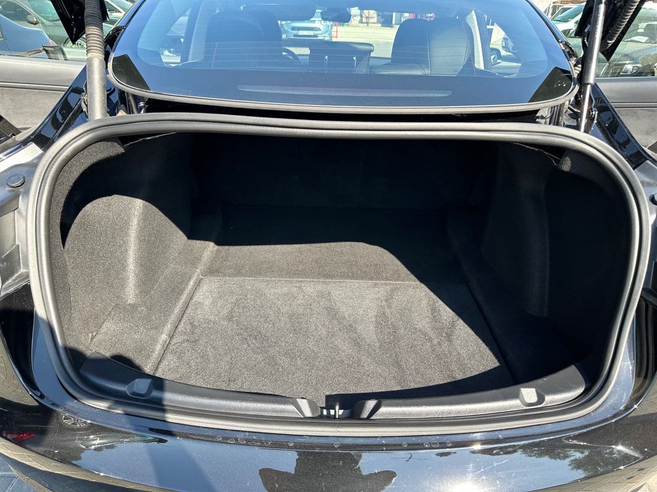 Tesla Model 3 2023 — Миниатюра 18