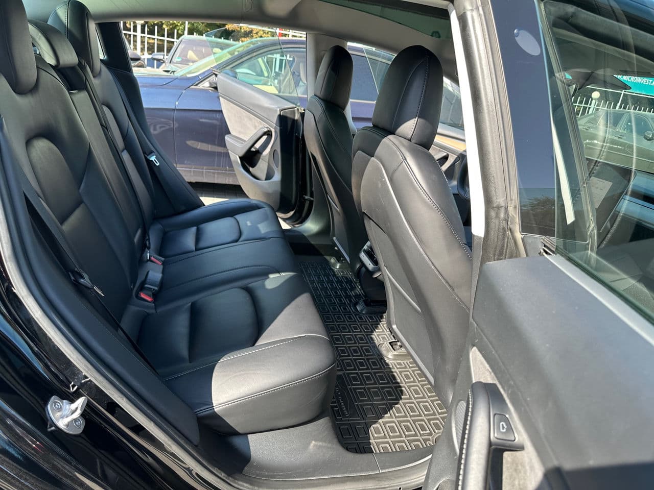 Tesla Model 3 2023 — Миниатюра 17