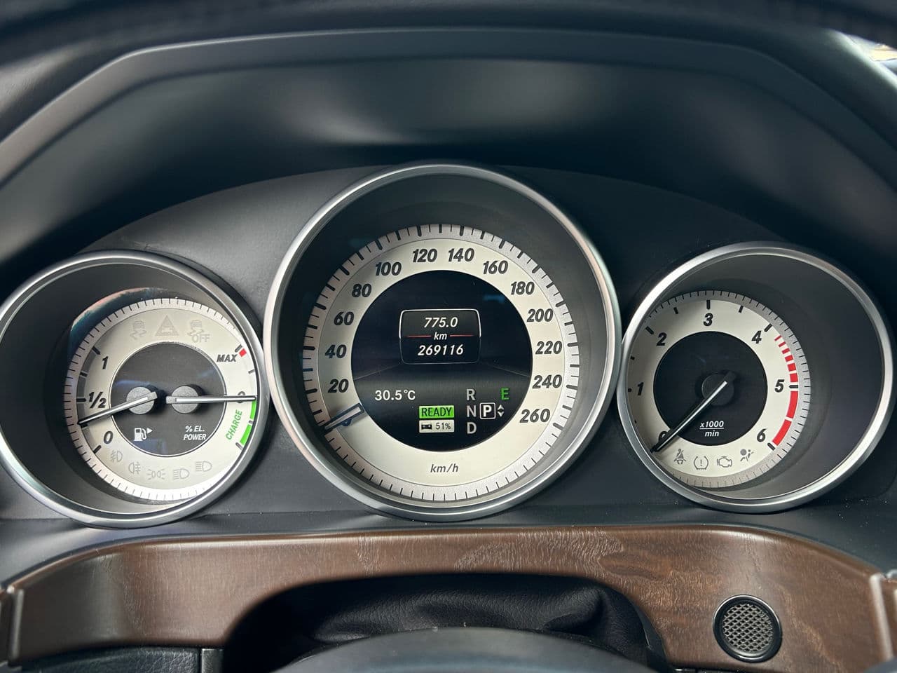 Mercedes E 300h 2013 — Миниатюра 12