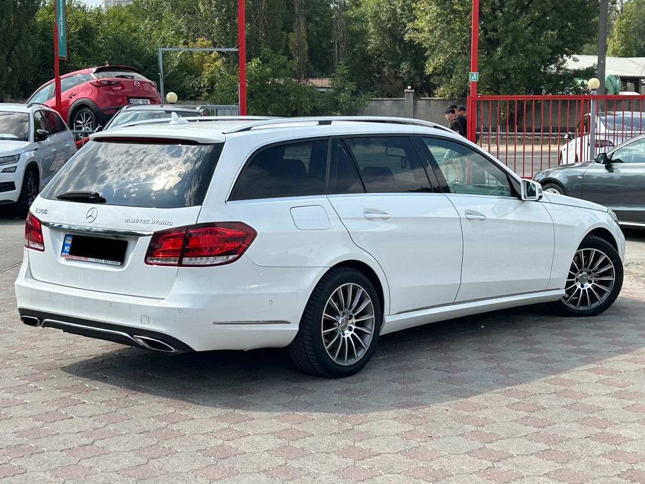 Mercedes E 300h 2013 — Миниатюра 3