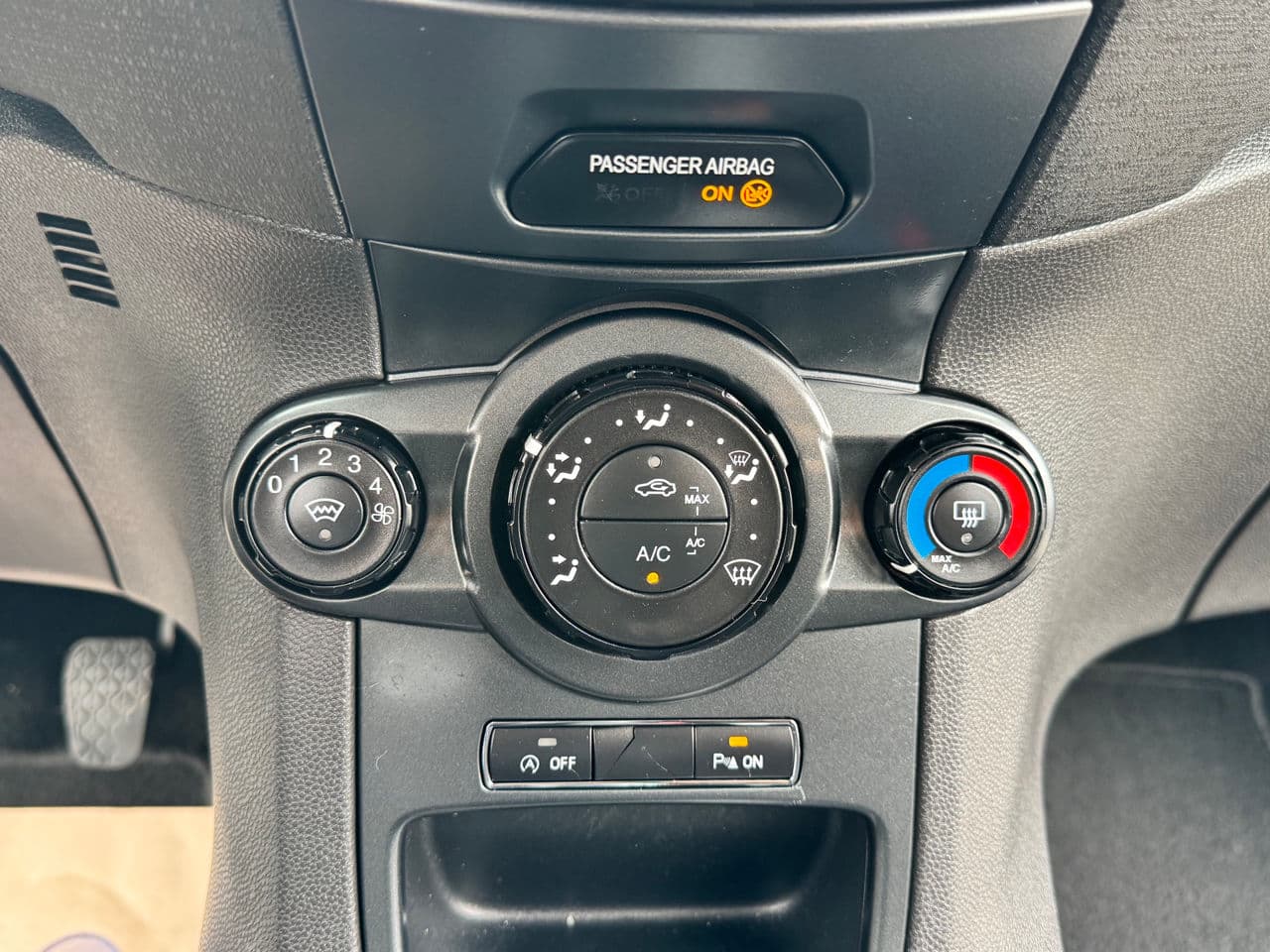 Ford Fiesta 2014 — Миниатюра 11