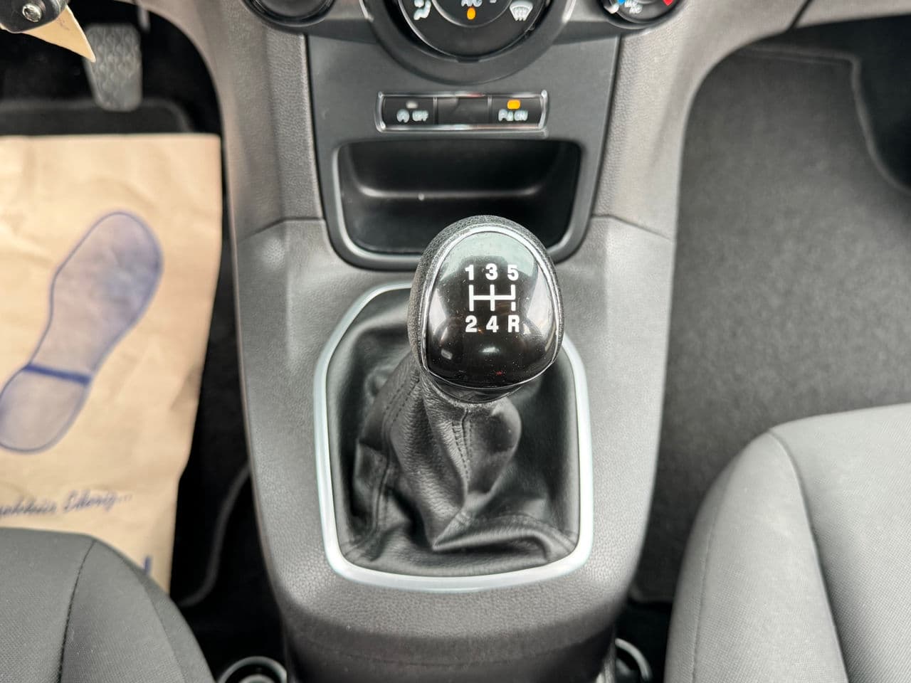 Ford Fiesta 2014 — Миниатюра 12