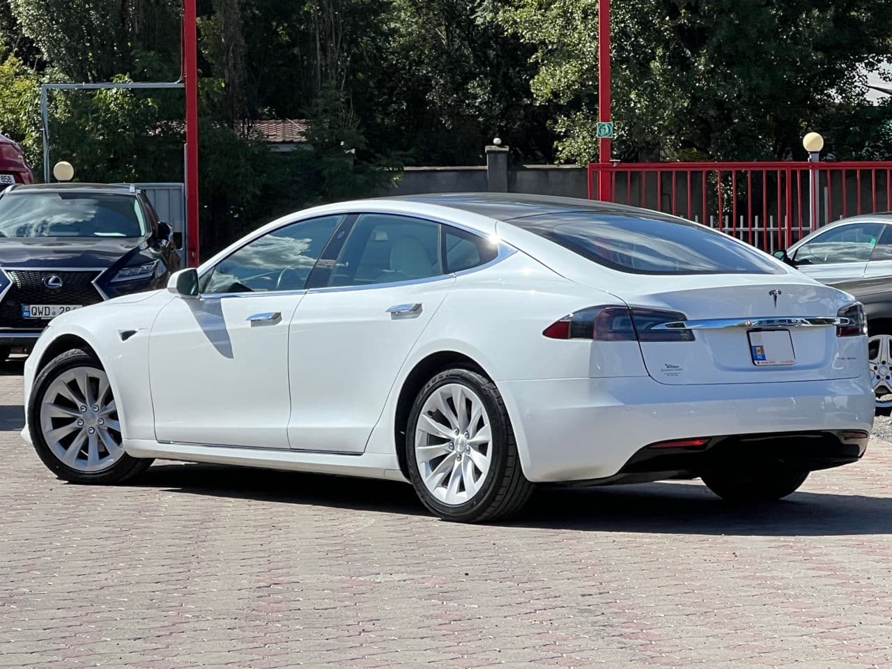 Tesla Model S 2020 — Миниатюра 3