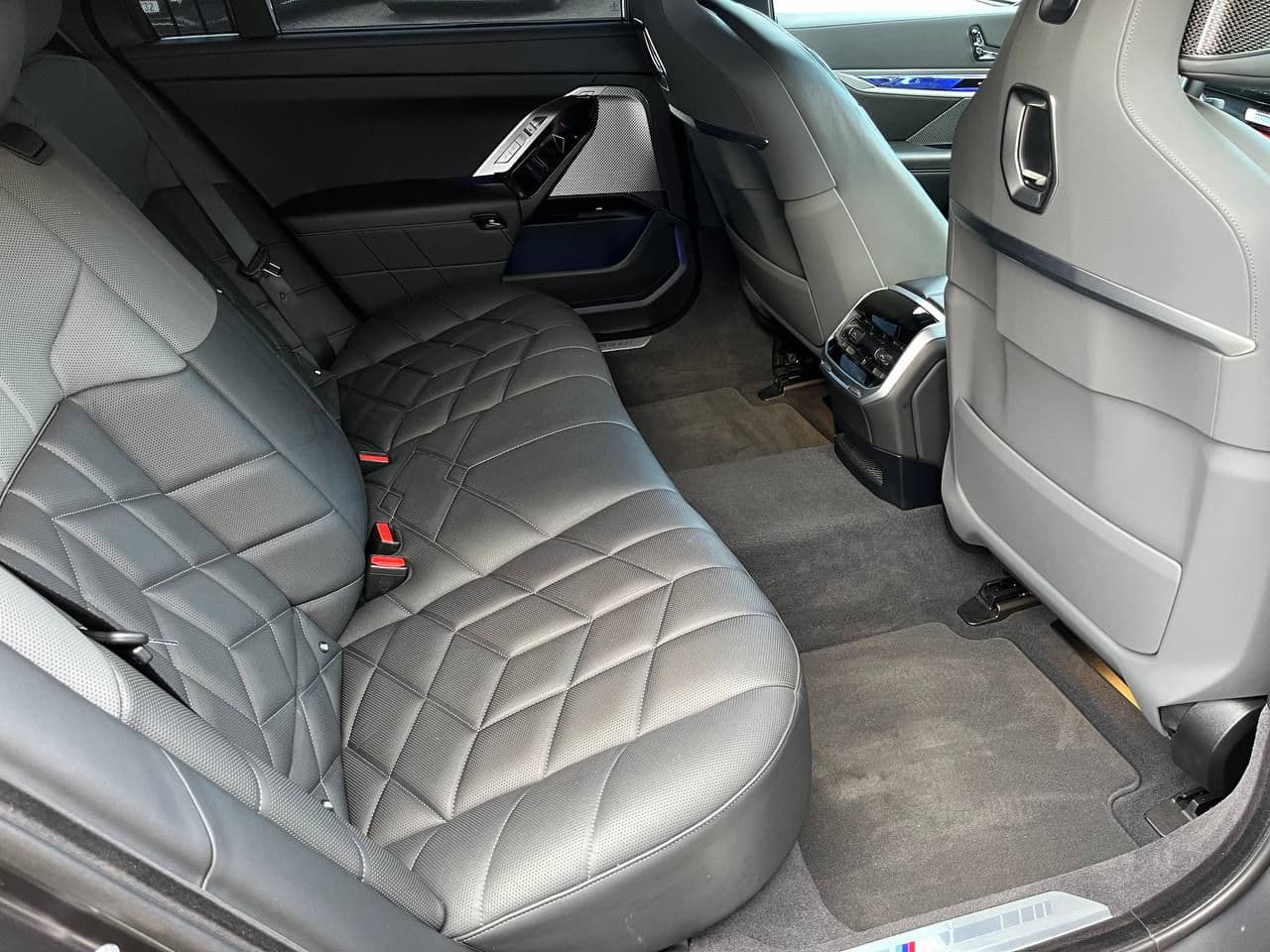 BMW 740 2023 — Миниатюра 19