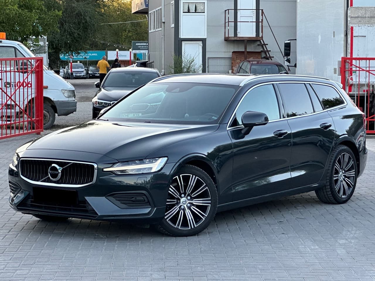 Volvo V 60 2019 — Миниатюра 3