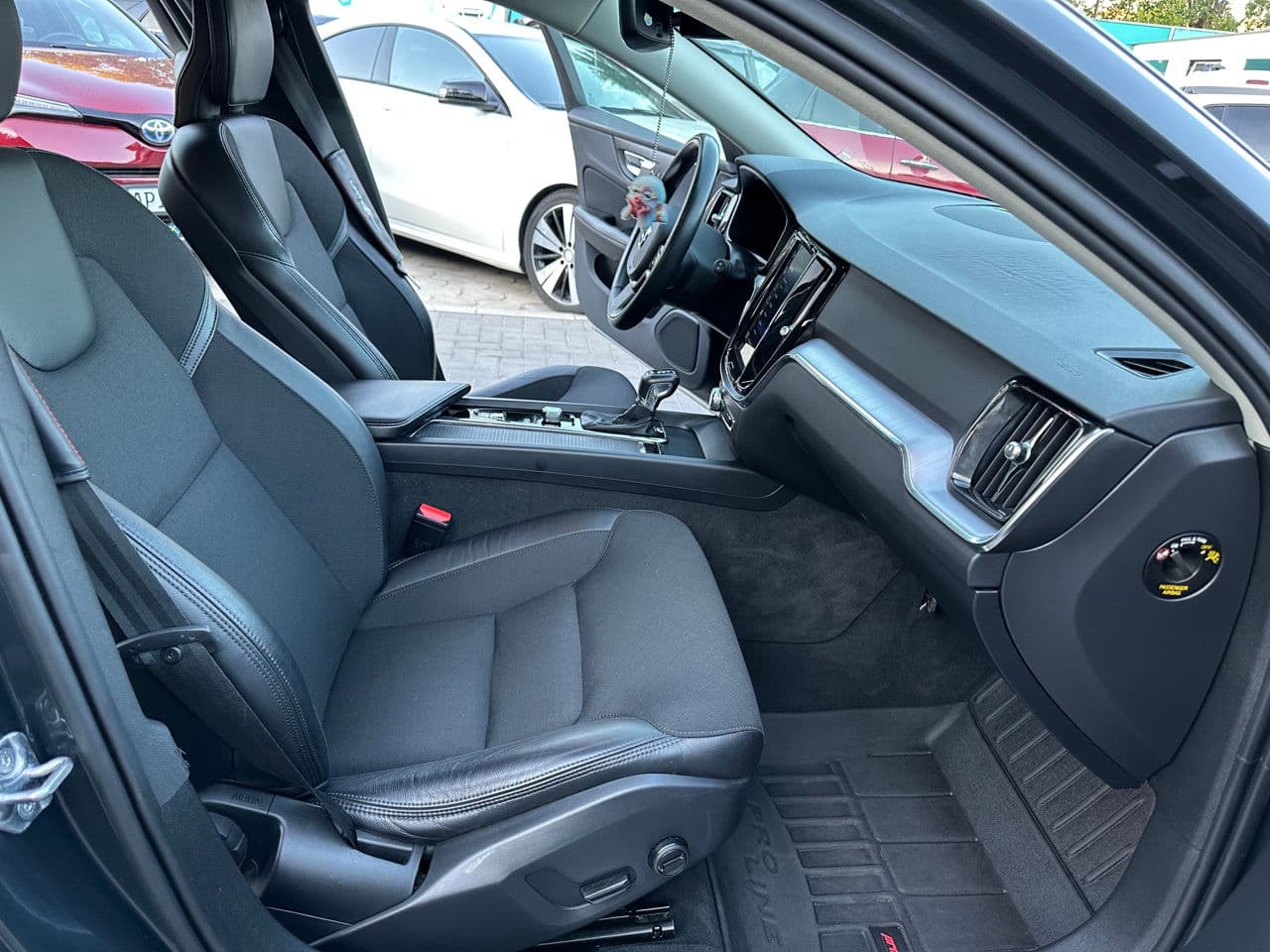 Volvo V 60 2019 — Миниатюра 6